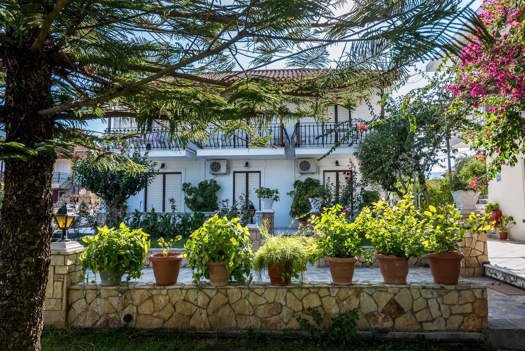 Avouris Studios Kypseli Esterno foto
